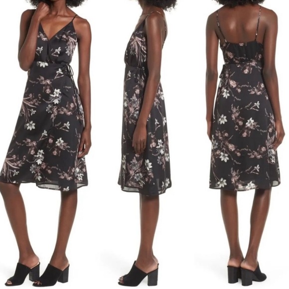 💗💗💗NWT 💗💗💗ASTR The Label floral wrap dress satin like XS - Picture 2 of 7